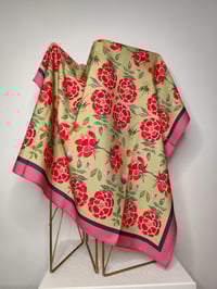 Image 1 of PAÑUELO 70 x 70 SEMISEDA ROSALEDA