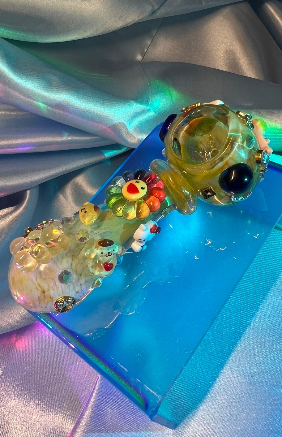 Happy face emoji sanrio pipe 