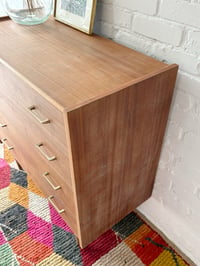 Image 4 of Commode vintage 