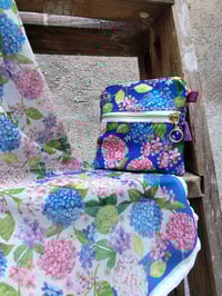 Image 1 of Monedero cuadrado doble bolsillo MARGARET HORTENSIAS azul
