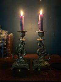 Image 8 of Superbe paire de bougeoirs à main en bronze massif, style empire, fin XIXème siècle