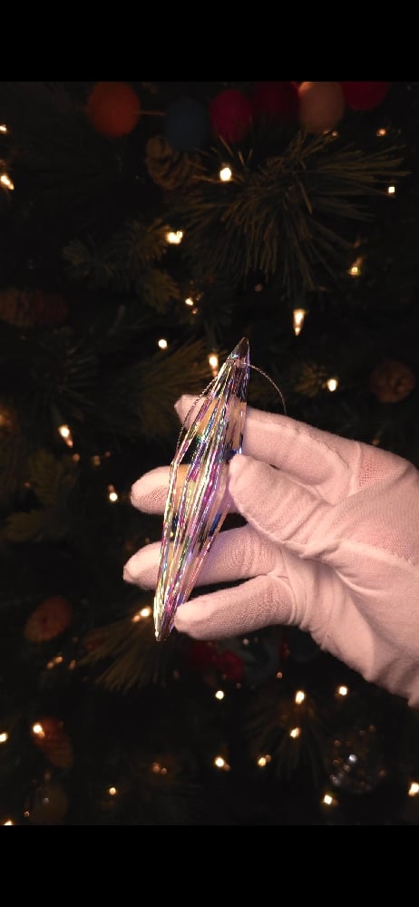 Image of Ornament drop 