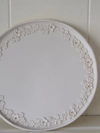 Image 3 of Daisy Chain Plate