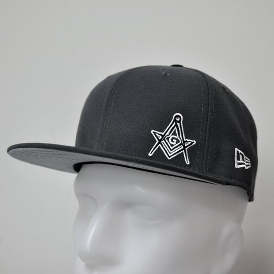 Image of New Era 5950 Fitted Cap - Graphite Flawless