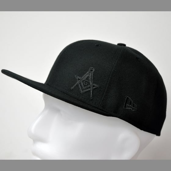 Image of New Era 5950 Fitted Cap - Black Flawless