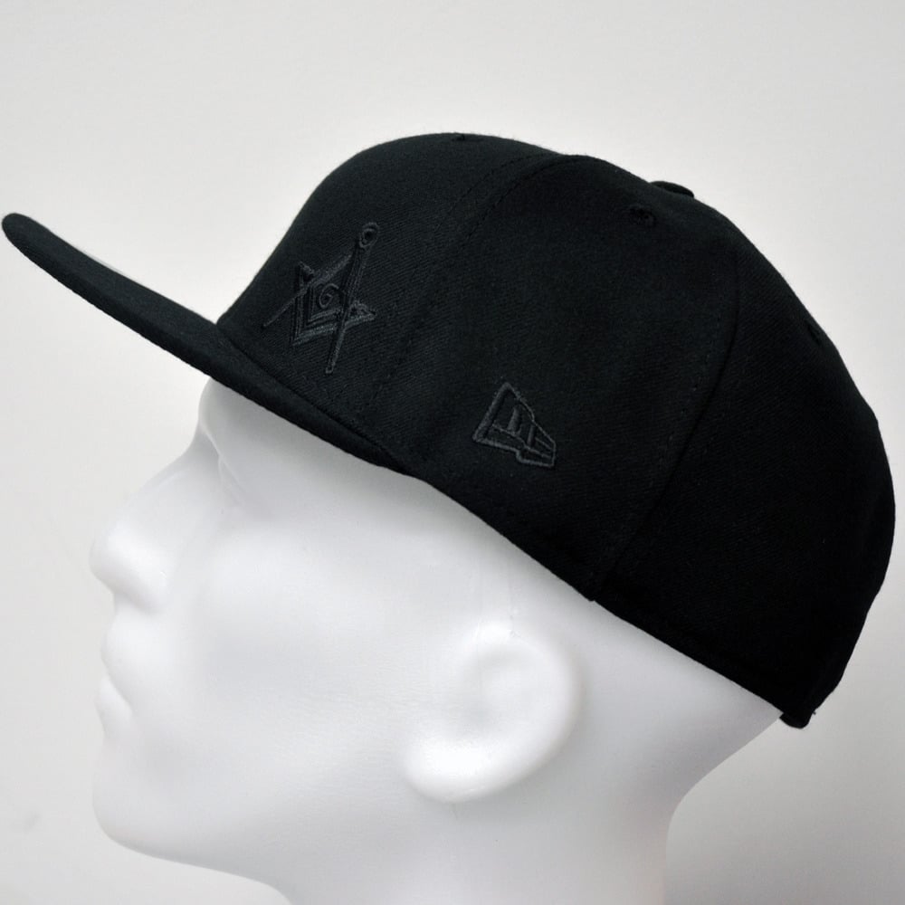 Image of New Era 5950 Fitted Cap - Black Flawless