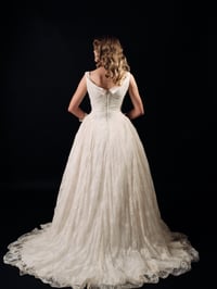 Image 12 of 1950s Bombshell Beauty
