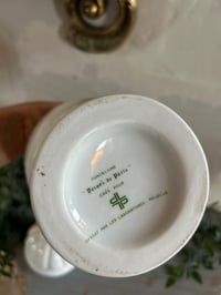 Image 5 of Joli pot d’apothicaire en porcelaine blanche, « décors de Paris »vintage!