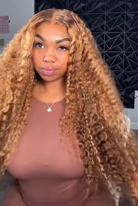 Image 2 of 28” 7x5 Highlighted Deepwave Wig (BGM)