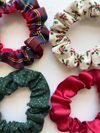 Image 2 of 4-pack mini scrunchies