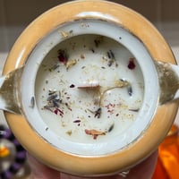 Image 2 of grapefruit, mango and bamboo scented candle