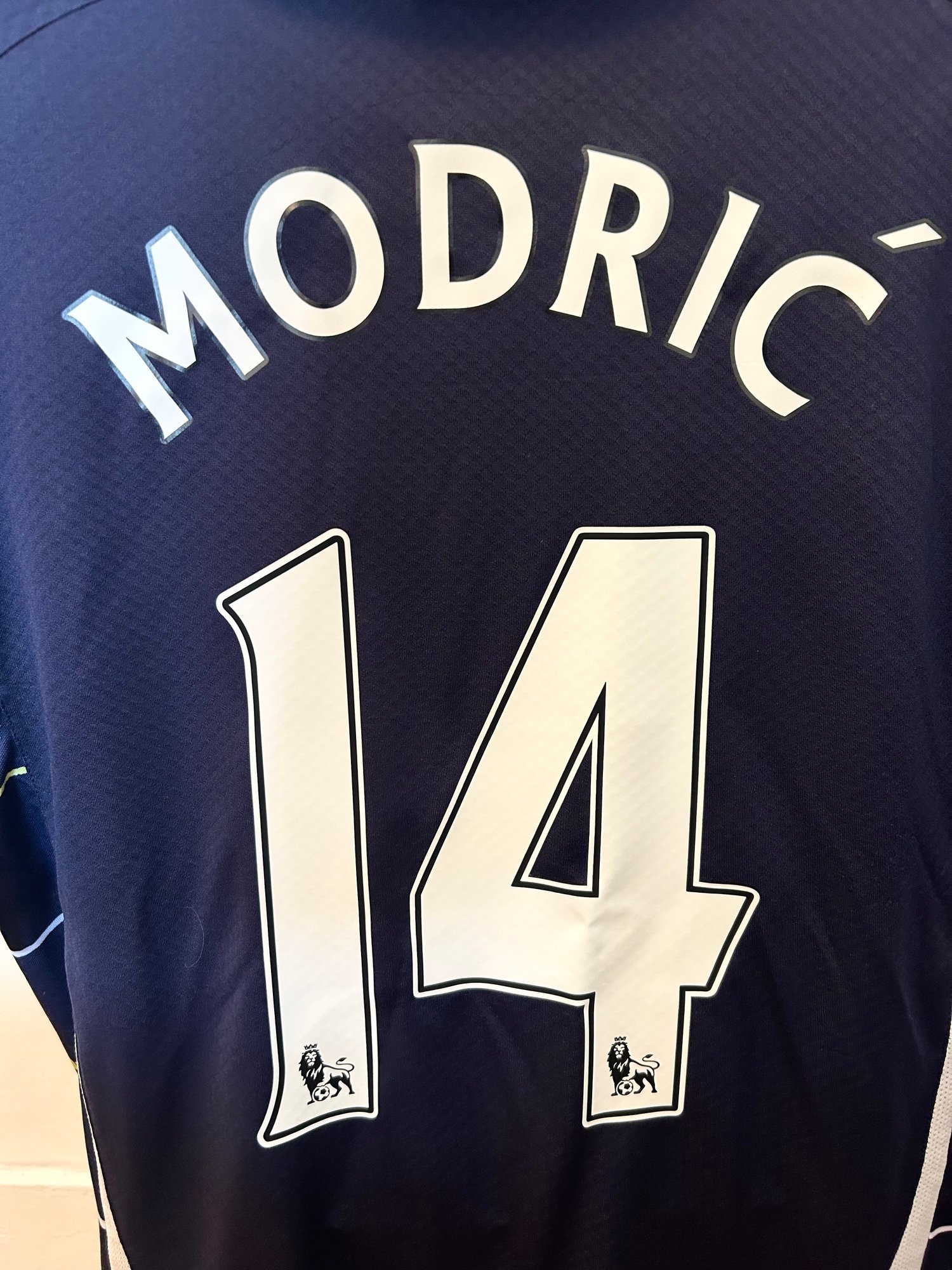 Image of Tottenham Hotspur “MODRIĆ 14” 2010/11 Third Shirt + PL patches (L)