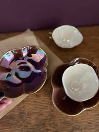 Image 1 of 2 tasses à café et sous-tasses, Sarguemines très anciennes milieu XIXème s, irisé, châtaigne