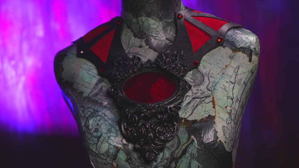 “Nocturnal” Leather Collar