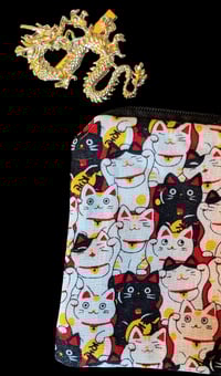 Image 1 of Japanese Lucky Cat Zippered Coin Purse 