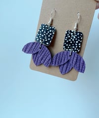 Image 2 of Mini Leaves earrings (2 colors available)