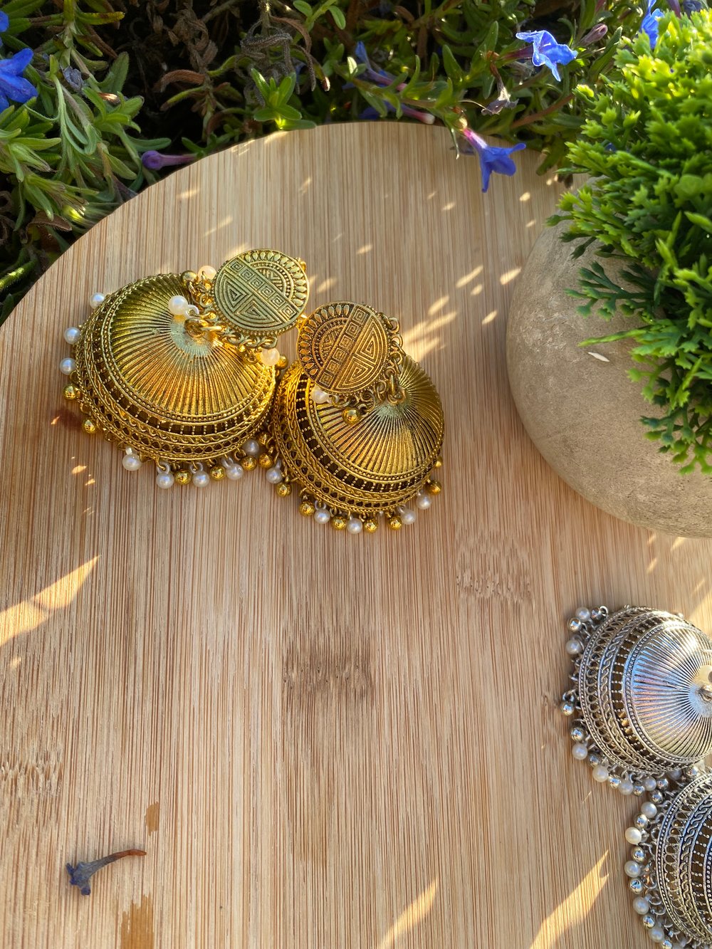 Antique style jummkie gold 