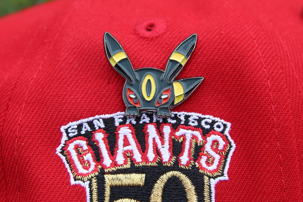 Image of Umbreon Peeker Pin - OG