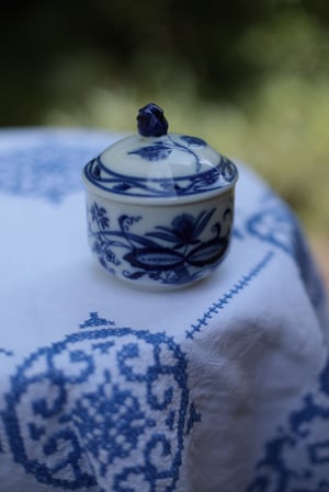 Image of Zuckerdose, Zwiebelmuster