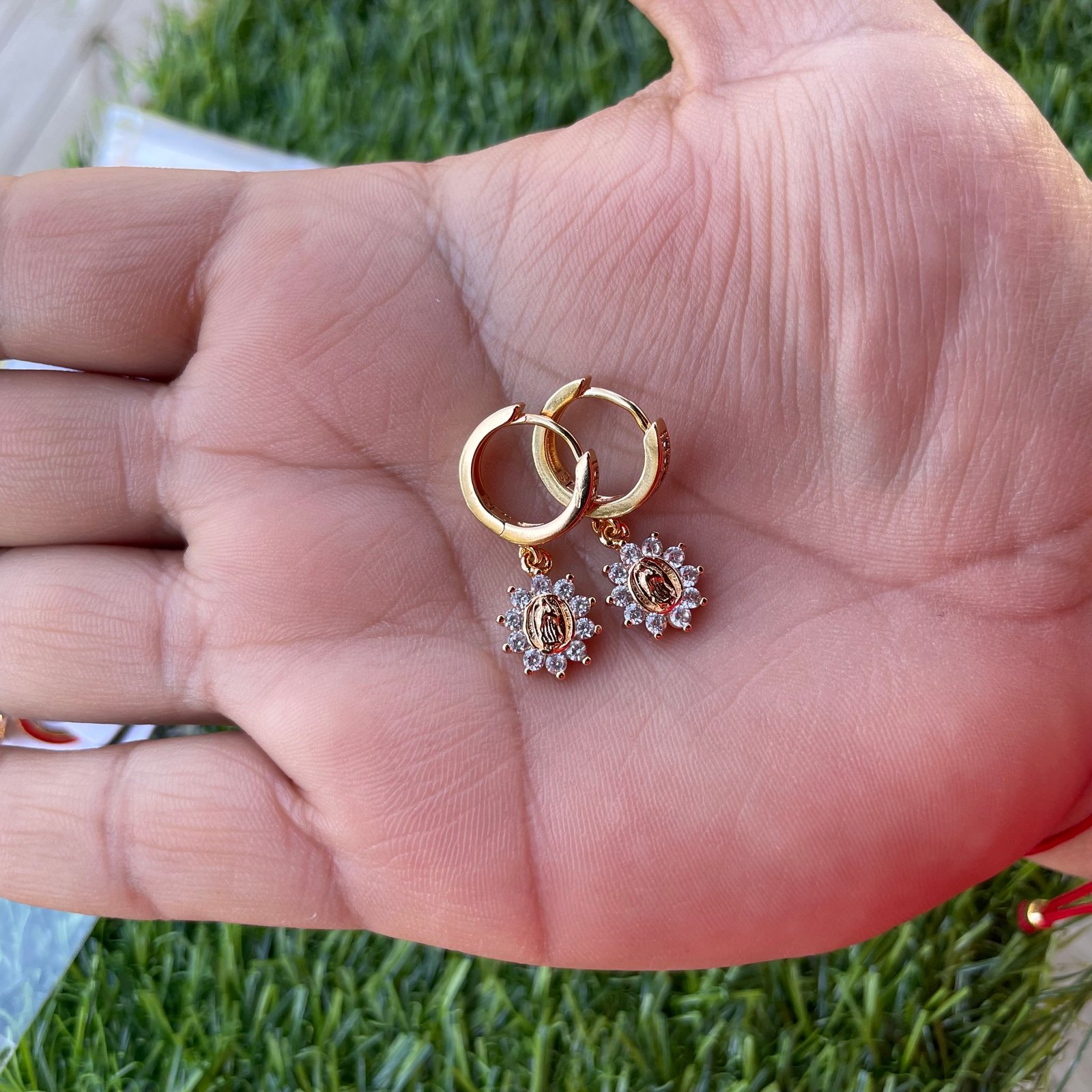 Womens Girls Gold Flower Screw Back Stud Earrings Dainty Jewelry Surgical  Steel | eBay
