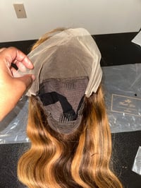 Image 3 of 24 inch body wave 4/27 wig 