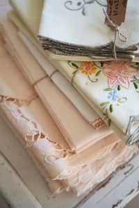 Image 6 of Lot de 5 serviettes brodées en couleurs