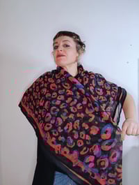 Image 2 of PAÑUELO BRUTAL 141 X 141 CM DIFERENTES ESTAMPADOS