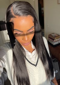 Image 7 of 24 inch YAKI STRAIGHT GLUELESS HD LACE CLOSURE WIG with LAYERS