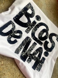 Image 3 of Camiseta bordada a man. BICOS DE NAI branca. Varias tallas. ⚠️Feita por encarga: