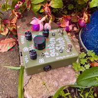 Image 5 of Garden Shed Deluxe - glitchy pitch modulating fuzz delay with LFO