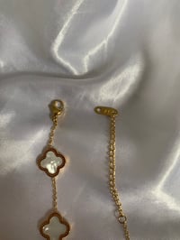 Image 2 of Dainty clover bracelet (gold&white)