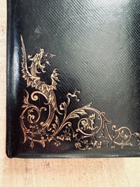 Image 5 of Ancien album photo en cuir, motif de dragon, 1900