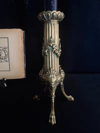 Image 2 of Bougeoir Napoléon III en bronze doré massif, pattes de lion et têtes de femmes