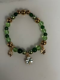 Image 3 of St. Patrick’s Day Tumbler Accessory Set – Mini Bracelet Stack, Bow & Straw Dangle