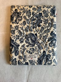 Image 2 of Large quilted pouch with red zipper 