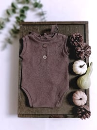 Image 1 of Newborn Photoshoot bodysuit Robbie | sleeveless | brown | photo props