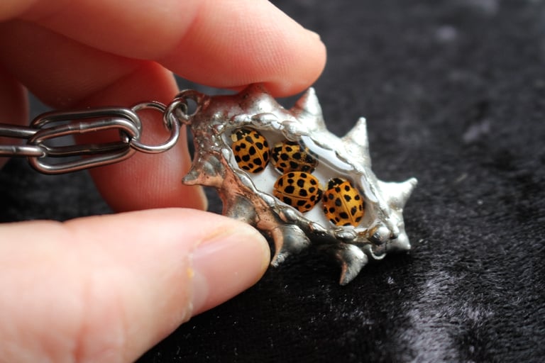 dead good ladybirds spiky necklace Image 9