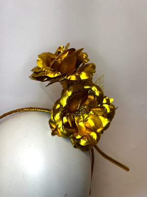 Image of Gold flower w butterfly 
