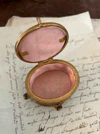 Image 4 of Petite boîte à bijoux 1900 en laiton ajouré