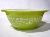 Image of Pyrex Spring Blossom / Crazy Daisy 2.5 qt Mixing Bowl