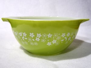 Image of Pyrex Spring Blossom / Crazy Daisy 2.5 qt Mixing Bowl