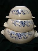 Image of Set of 3 Pyrex Cinderella Mixing bowls in the Homestead Pattern