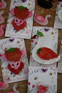 Image 4 of Harper- Strawberry Highland Cow brooch 