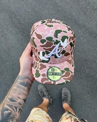 Image 1 of  SAFETY BRIM DUCK CAMO ATLANTA BRAVES CUSTOM FITTED CAP