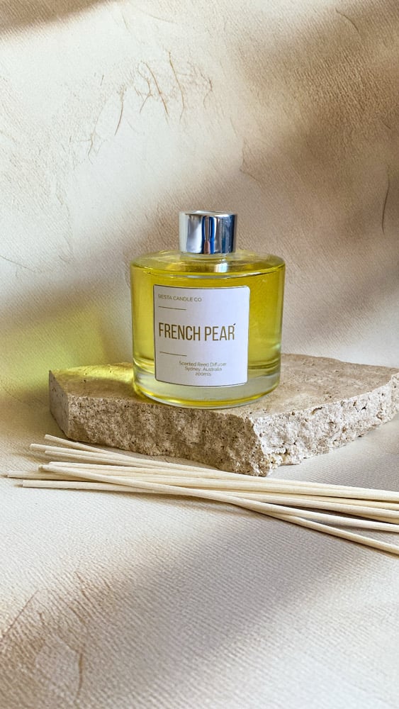 FRENCH PEAR // REED DIFFUSER Image 2