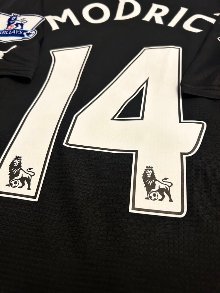 Image of Tottenham Hotspur “MODRIC 14” 2011/12 Third Shirt + patches (L)