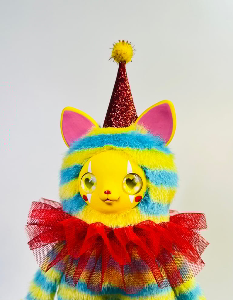 Clown Cat (yellow/blue w/yellow eyes)
