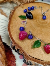 Image 3 of Owocowy naszyjnik charmsowy 🫐🍓