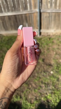Image 8 of Lip oils 