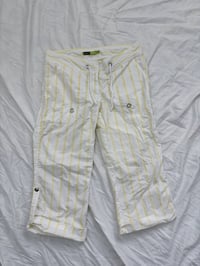 Image 2 of 00s White capri pants // 36